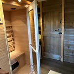 Casa de Férias Cosy And Romantic Forest House Met Sauna Op De Veluwe